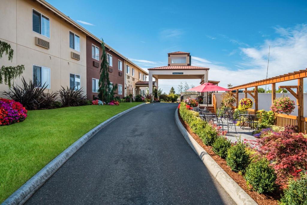 Red Lion Inn & Suites at Olympic National Park - image 7
