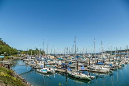 Waterfront Home - Easy Access to Olympic Peninsula - image 9