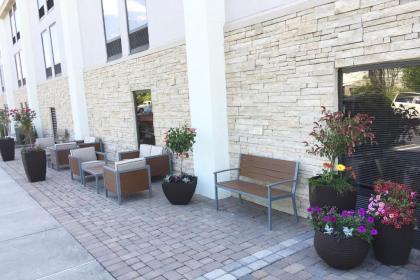 Hampton Inn Sevierville - image 5