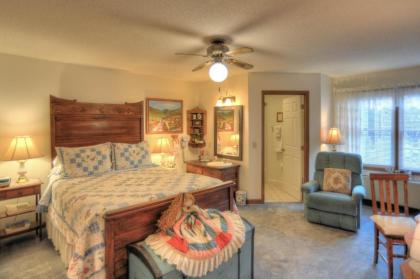 Blue Mountain Mist Country Inn - image 2