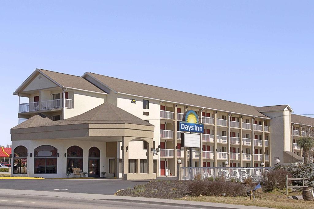 Days Inn by Wyndham Apple Valley Pigeon Forge/Sevierville - main image