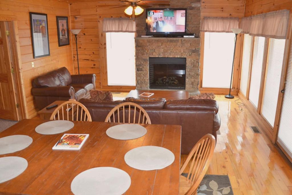 Wild Mountain Honey 3 Bedroom/3 Bath Home with Home Theater - image 5