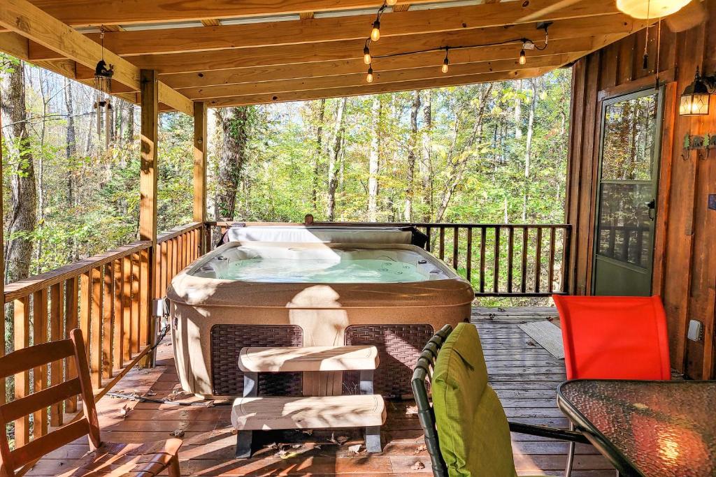 Friendly Bear Cabin - main image