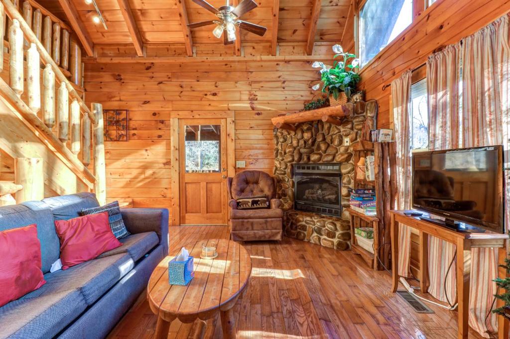 Sugar Bear Cabin - main image