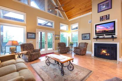 Cajun Spice 2 Bedrooms mountain View Hot tub WiFi Sleeps 6 Sevierville