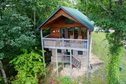 Cozy Quarters Sevierville Cabin Tennessee