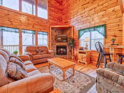 Hawks Point Lodge 5 Bedrooms Sleeps 10 Pool Access Hot tub Pool table Sevierville Tennessee