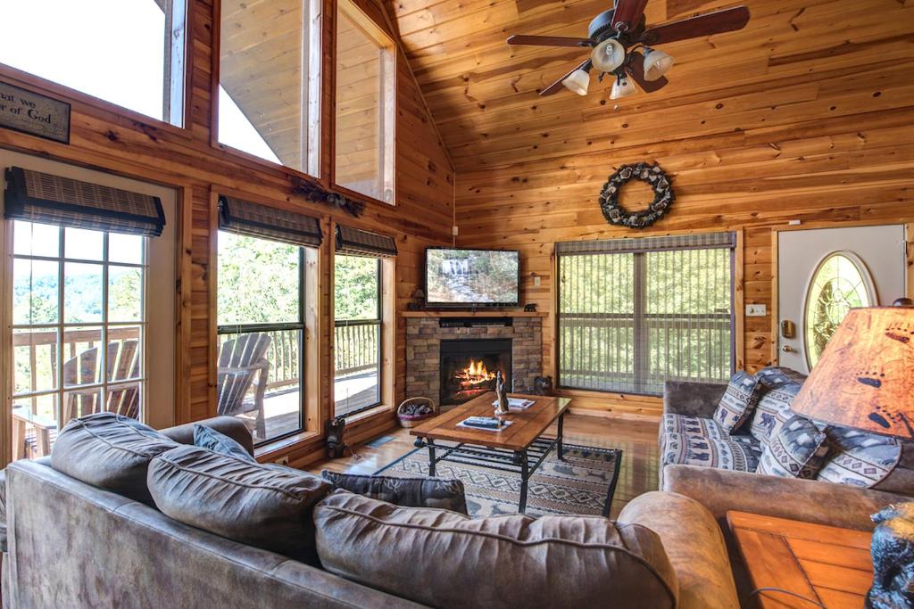 Bear Hunter 4 Bedrooms Sleeps 14 Theater Jacuzzi Arcade Pool Table - image 4