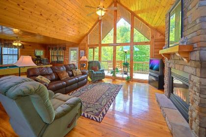 African Safari 1 Bedrooms Sleeps 4 Pool Access Hot tub Pool table Tennessee