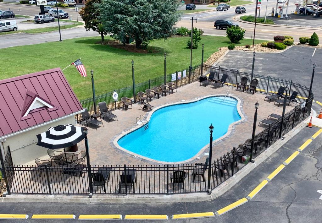 Landmark Inn - image 4