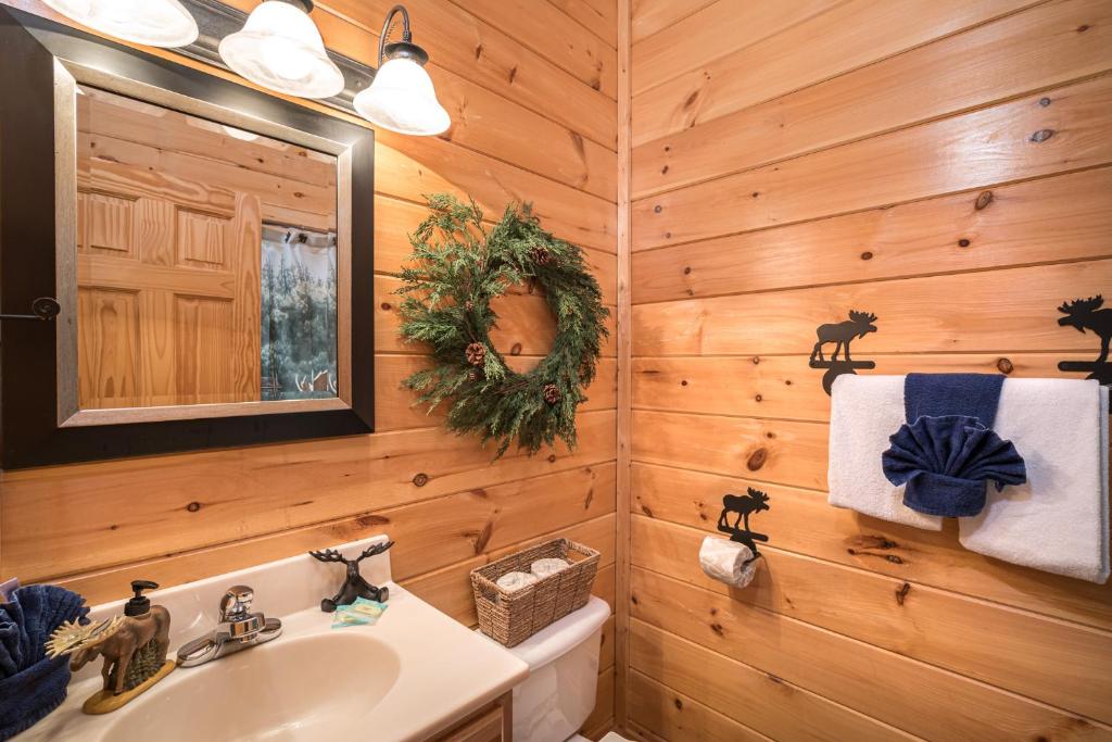 Bear Creek Falls Retreat - image 2