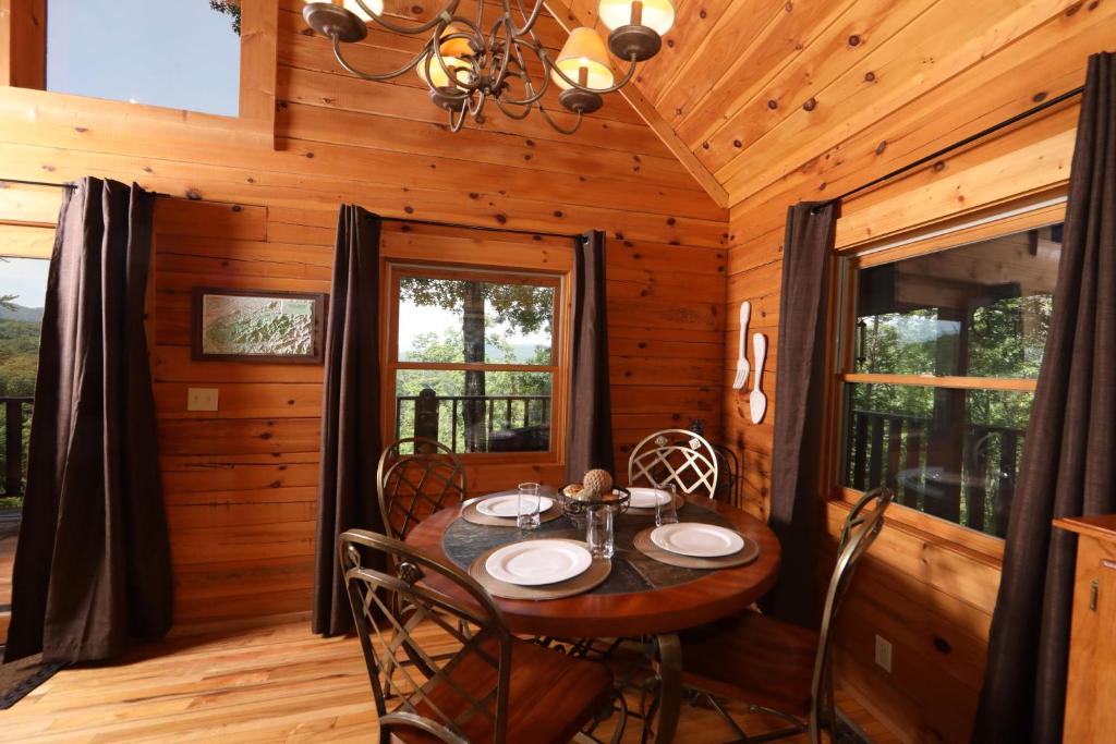 Horseshoe Hideaway - image 4