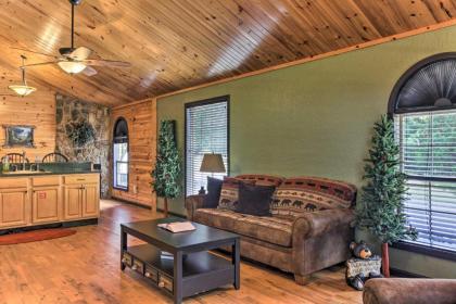 Sevierville Overlook Cabin 9 Miles to Gatlinburg! - image 4