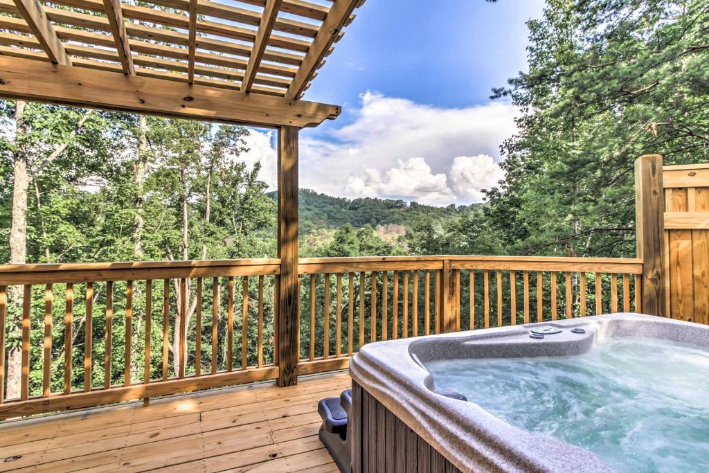 Private Sevierville Cabin with Mountain Views and Loft - main image