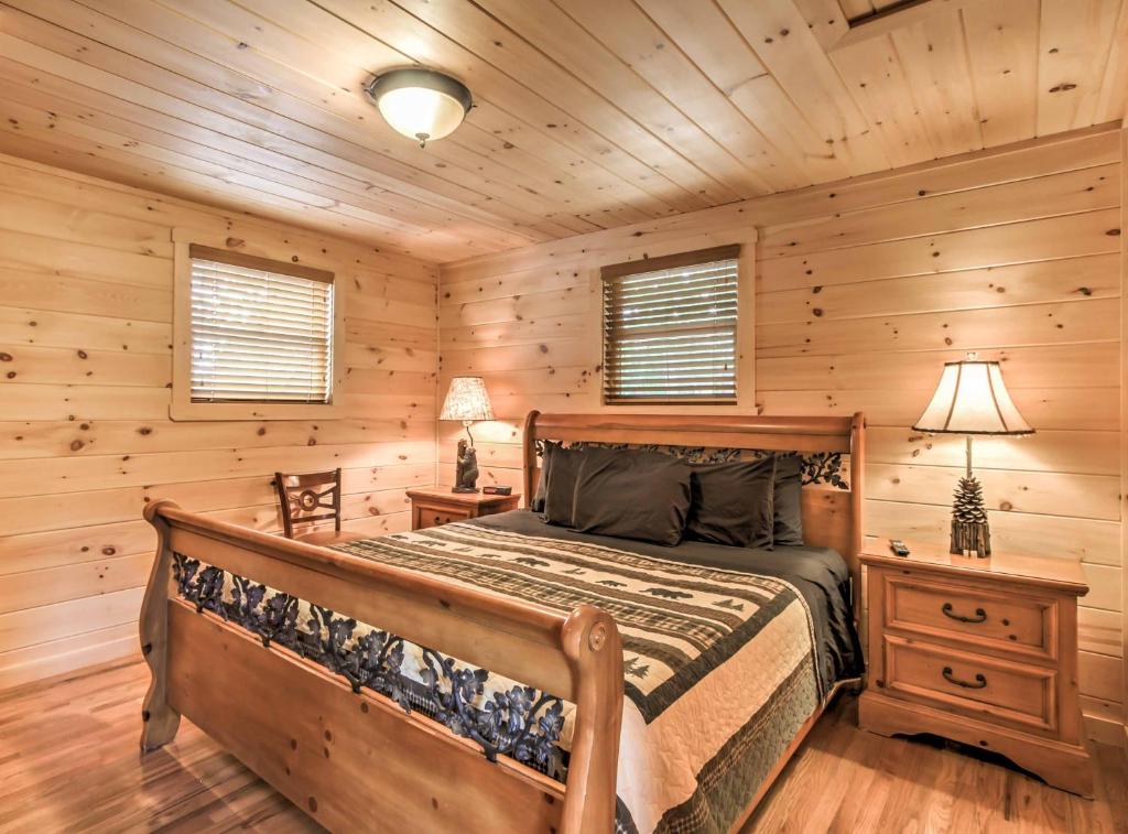 Private Sevierville Cabin with Mountain Views and Loft - image 3