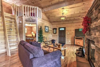 Private Sevierville Cabin with Mountain Views and Loft - image 4