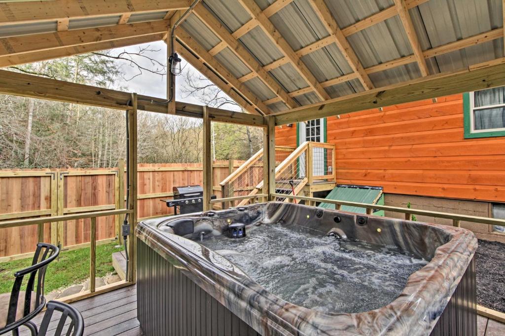 Just Fur Relaxin Sevierville Cabin with Hot Tub! - main image