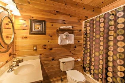 Sevierville Cabin with Deck and Hot Tub 10Min to Dtwn Sevierville Tennessee