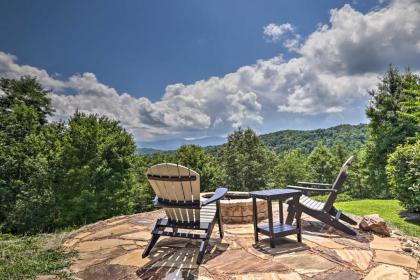 Lost In the Clouds Cabin with Private Pond and Views