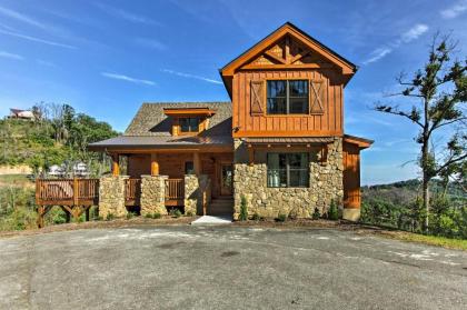 Family mtn Cabin with Game Room Hot tub and theater