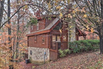 Family Cabin with Hot tub about 4 mi to Dollywood