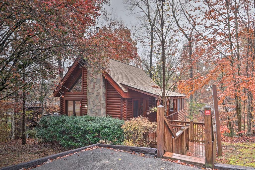 Family Cabin with Hot Tub about 4 Mi to Dollywood! - image 4