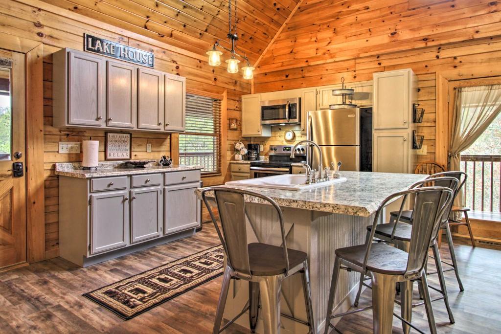 Smoky Mtn Lakefront Cabin with Games and Fire Pit! - image 4