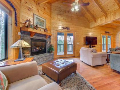 mountain magic 3 Bedroom Pool Hot tub Game Room Fireplace Sleeps 9 Sevierville Tennessee