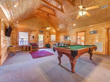 moonlight Lodge 8 Bedrooms Hot tub Wi Fi Pool Sleeps 40 Sevierville