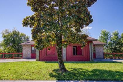 Apple Valley Hideaway - image 2