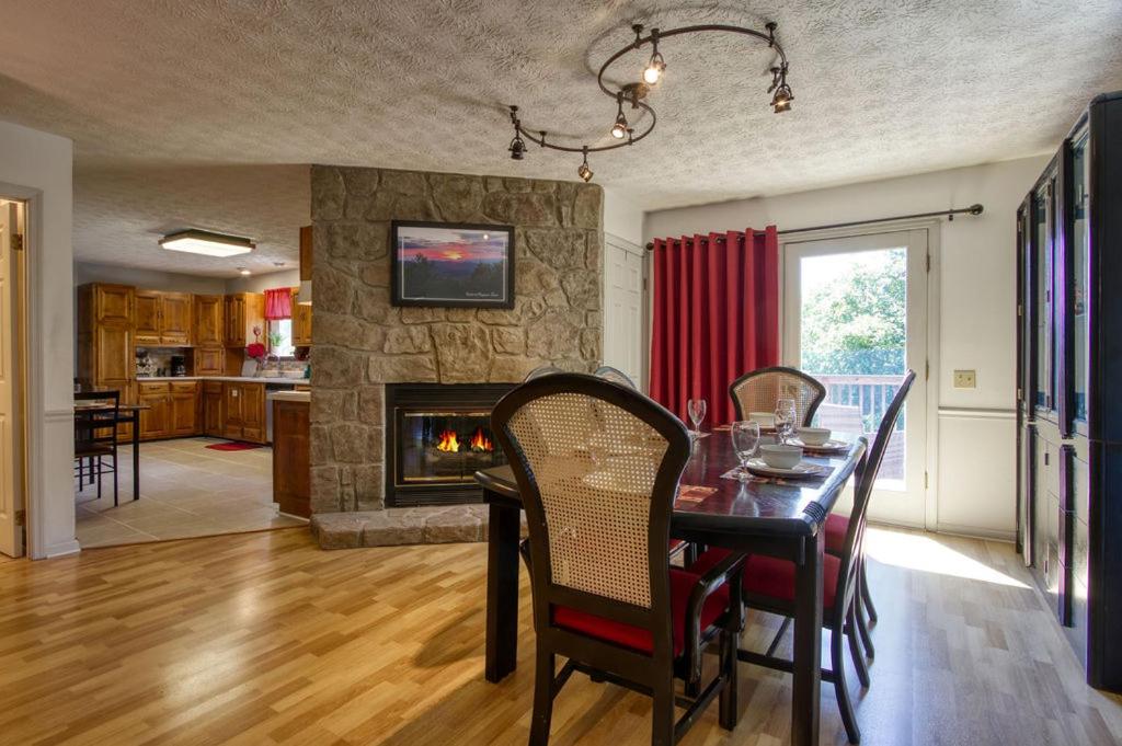 Apple Valley Hideaway - image 4