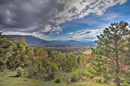 Smoky mtn Retreat with Endless Views and Hot tub