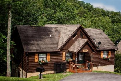 Idyllic Cabin with Hot tub Less than 2 miles to Dollywood Sevierville Tennessee