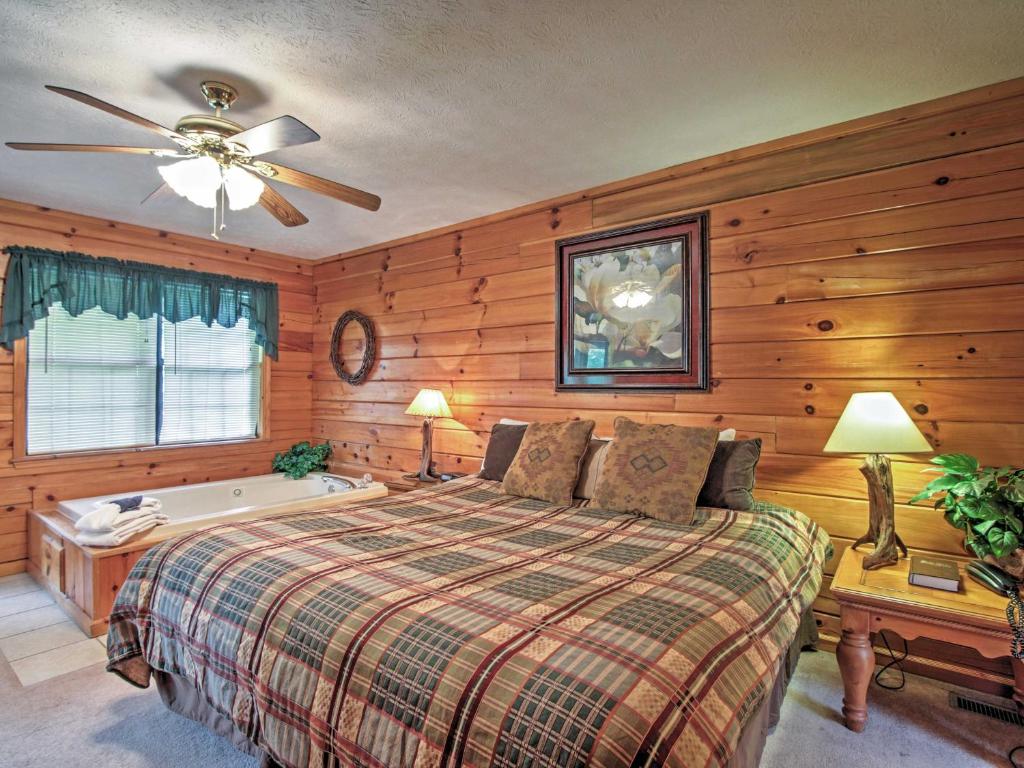 Idyllic Cabin with Hot Tub Less Than 2 Miles to Dollywood! - image 3