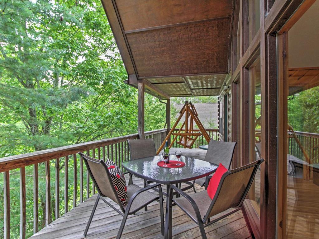 Idyllic Cabin with Hot Tub Less Than 2 Miles to Dollywood! - image 5