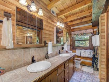 Drakes Mountain Hideaway 4 BR Pets Fenced Yard Theater Room Sleeps 13 - image 12