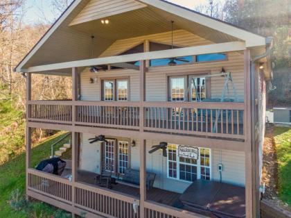 Gone Fishing Lake Lodge Lakefront Game Room Hot tub Boat Ramp Floating Swimming Dock and Fire Pit Sevierville Tennessee