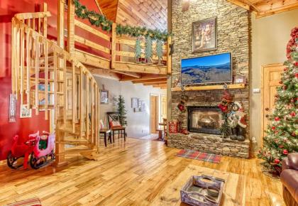 Santas Lakehouse Sevierville Tennessee