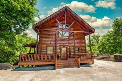 Bear Essentials Lodge Hot Tub Game Room Steam Showers and Community Pool