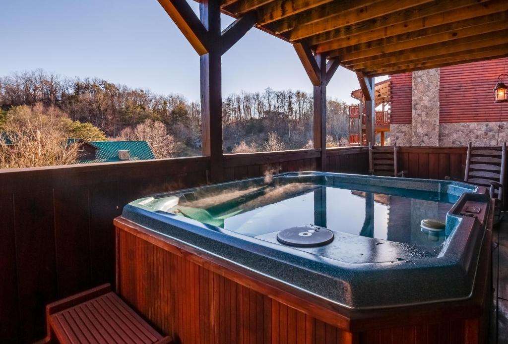 Heavenly Escape Crossing Resort Cabin with HOA Outdoor Swimming Pool Hot Tub Arcade Games and More - image 2