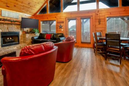 Heavenly Escape Crossing Resort Cabin with HOA Outdoor Swimming Pool Hot Tub Arcade Games and More - image 4