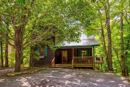North Ridge Place Brand New Log Cabin with Hot tub Great Location Tennessee