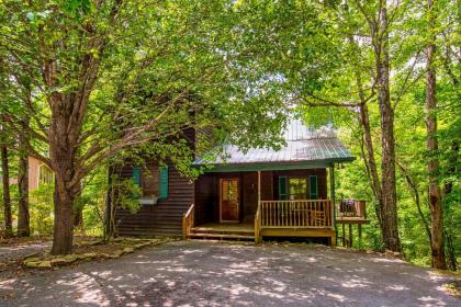 North Ridge Place Brand New Log Cabin with Hot tub Great Location Sevierville Tennessee