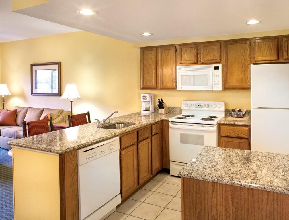 Warm and Beautifully Furnished One Bedroom Condo in Sevierville - image 5