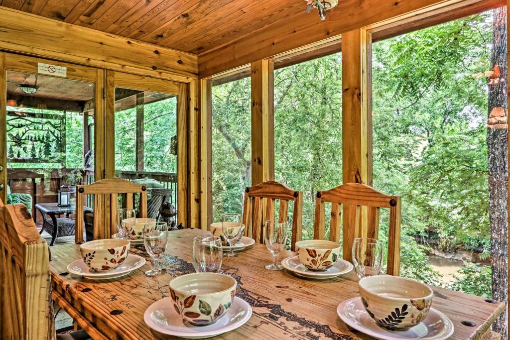 Pristine Riverfront Escape 4 Mi to Dollywood - image 4