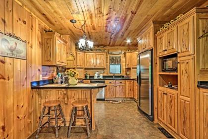 Pristine Riverfront Escape 4 Mi to Dollywood - image 6