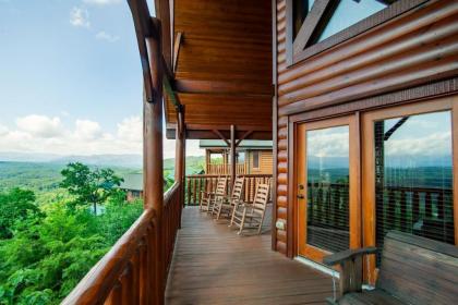 Above It All with mountain Views Hot tub and theater Room Sevierville