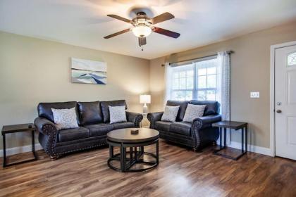 Cozy Firefly Getaway with forest view - image 10