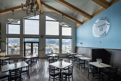 Harbor 360 Hotel Seward - image 4
