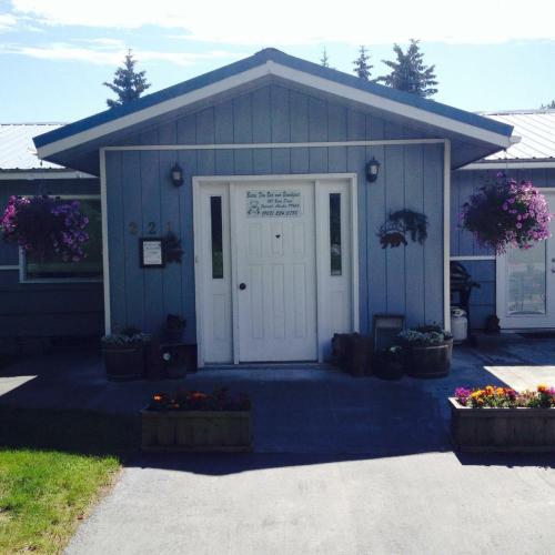 Bears Den Alaska Lodging - main image